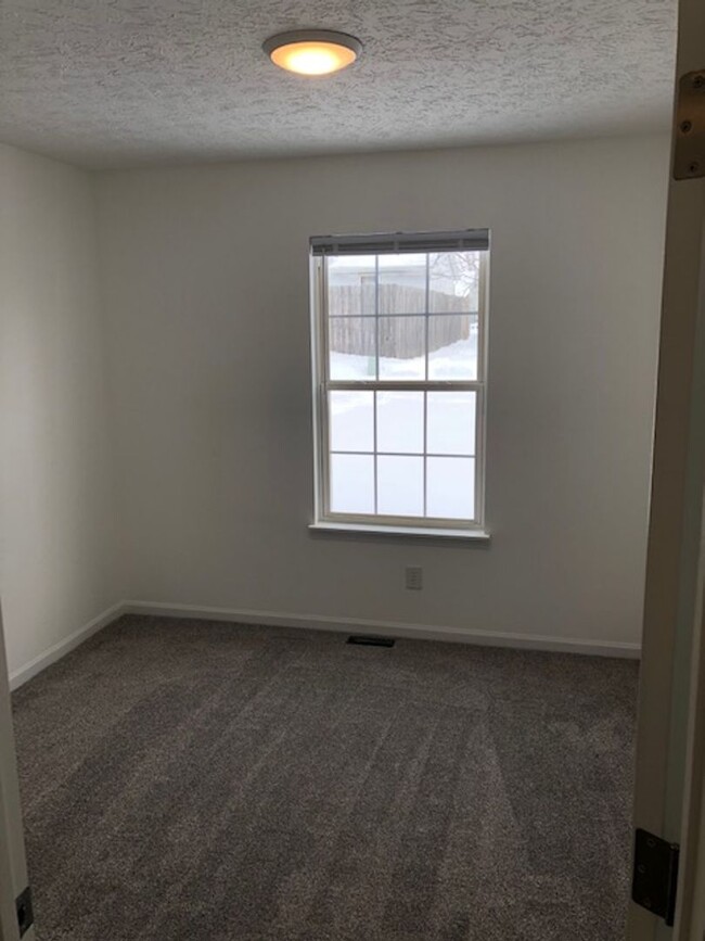 Building Photo - 3609-3611 Thornhill Circle W-OM