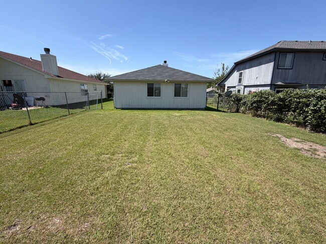 Building Photo - 2213 Schwald Rd