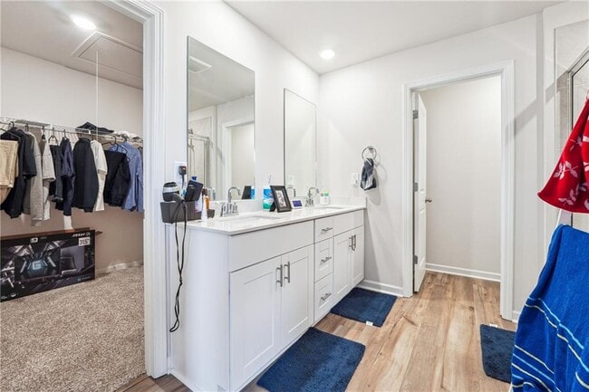 Building Photo - 446 Ravine Dr