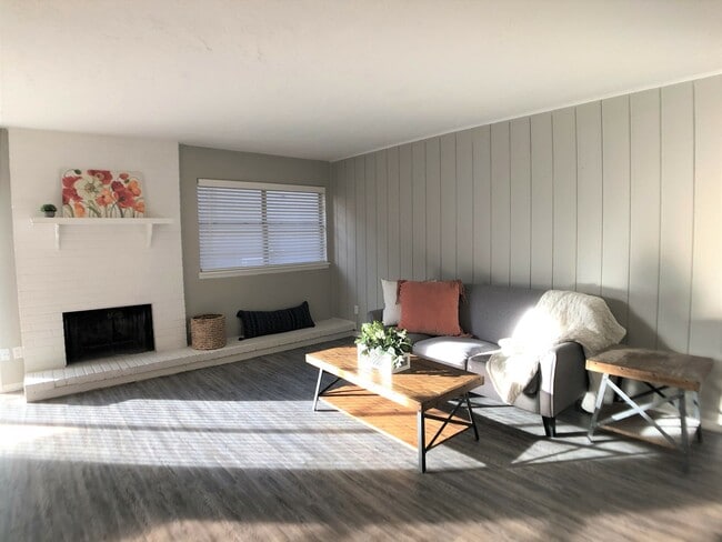 Large Living Space - Rock Canyon Apartments