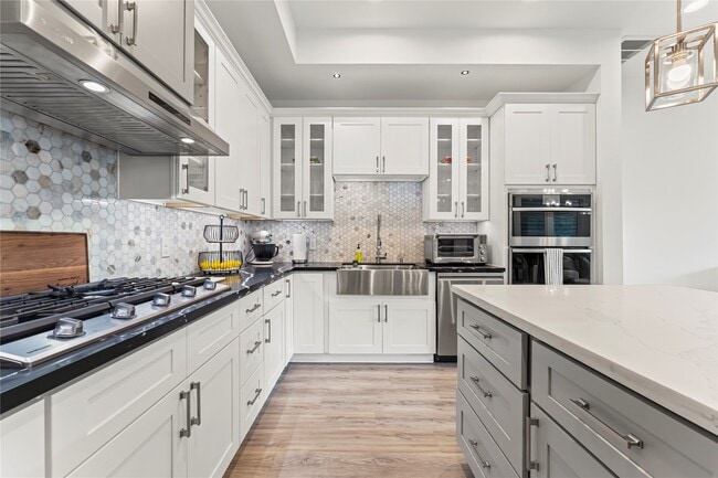 Building Photo - 1228 Wycliffe Dr