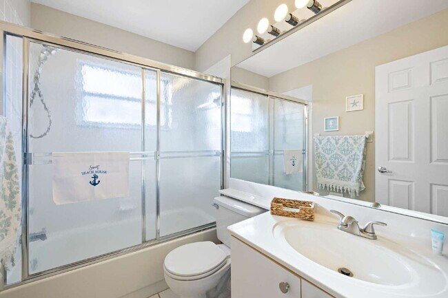 Building Photo - BEAUTIFUL COACH HOME AT WINDSOR PLACE IN B...
