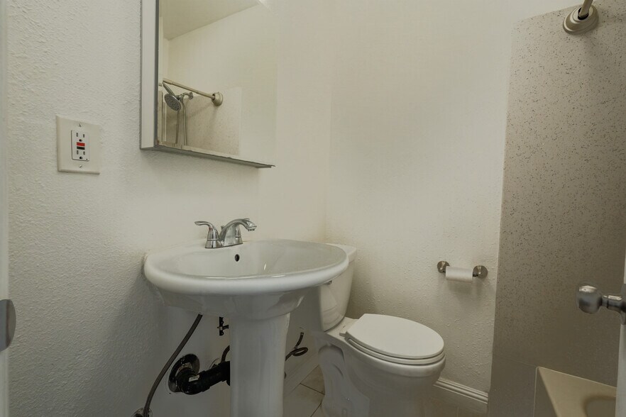 Building Photo - 3765 Angelo Ave
