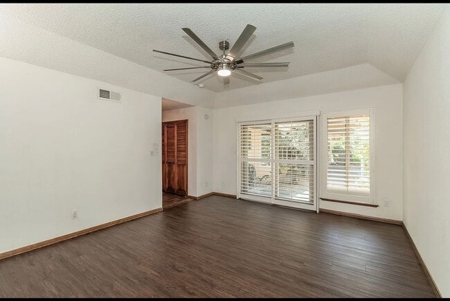 Building Photo - Single Family Home