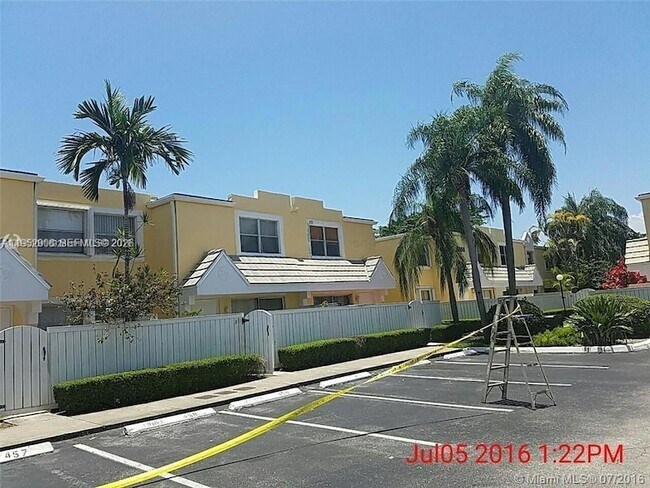 Building Photo - 6840 SW 45th Ln