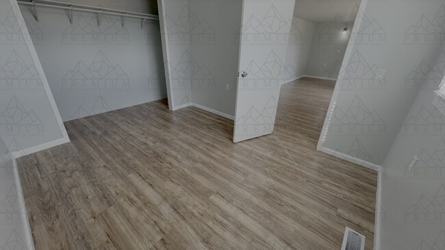 Building Photo - Updated 3 bed / 1 bath