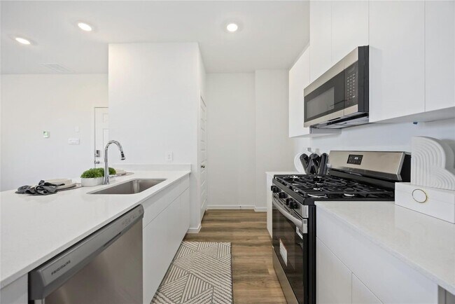Building Photo - 5930 Manning Oaks St