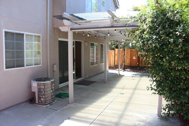Building Photo - 4 Bedroom 3 Bath Tyson Lane