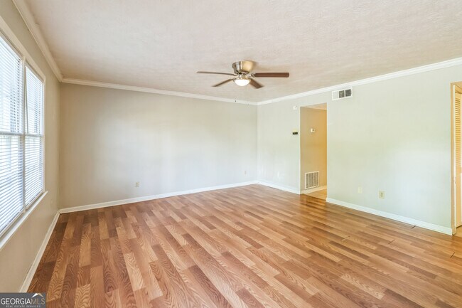 Building Photo - 2140 Kings Gate Cir SW