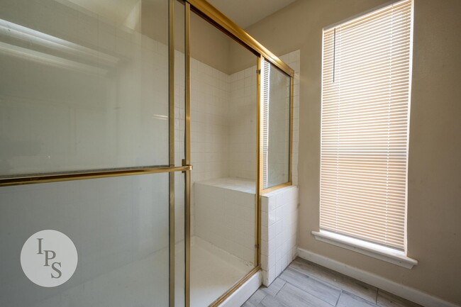 Building Photo - Fresno North West Fig Garden Loop Home, 3B...