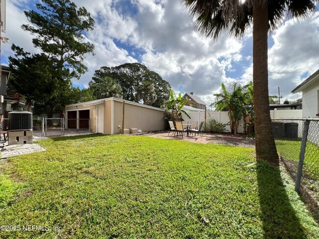 Building Photo - 1046 Riviera St