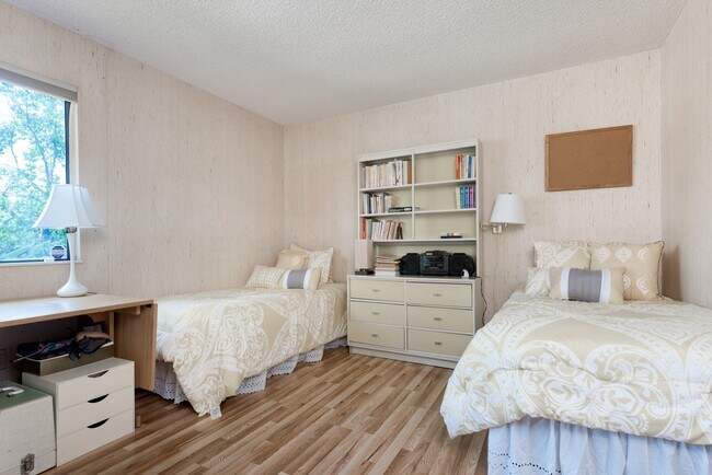Building Photo - 465 El Rancho Vista N