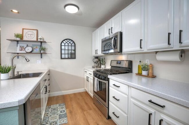 Building Photo - 114 Kalley Dr