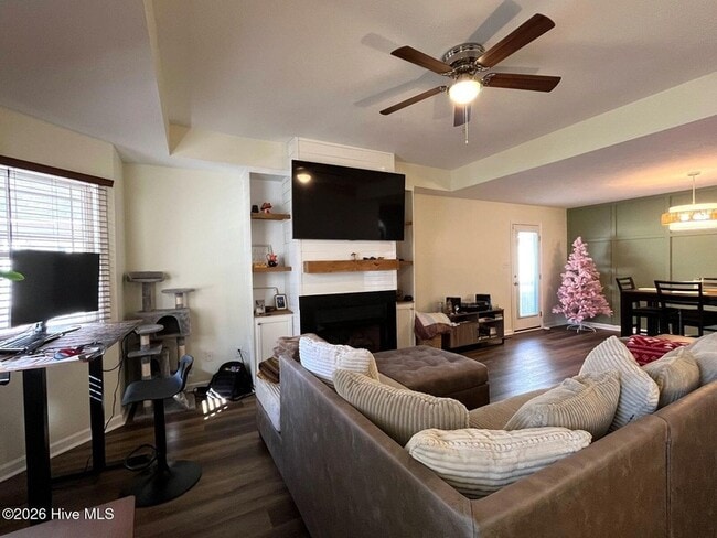 Building Photo - 323 Tokay Dr