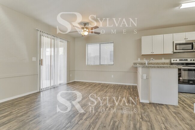 Building Photo - Comfortable living in this 4BR 3BA