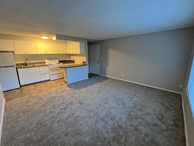 Interior Photo - MADISON APTS