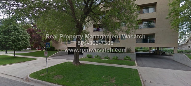 Building Photo - Check out this Great 2 Bedroom 1 Bathroom Condo near downtown Salt Lake!