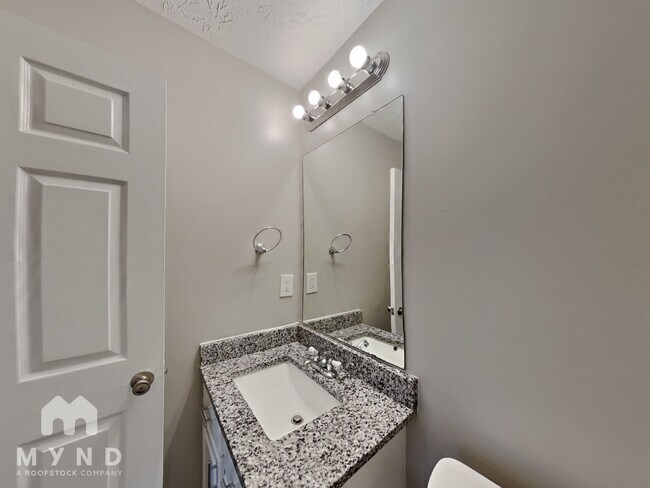 Building Photo - 1998 Grove Way