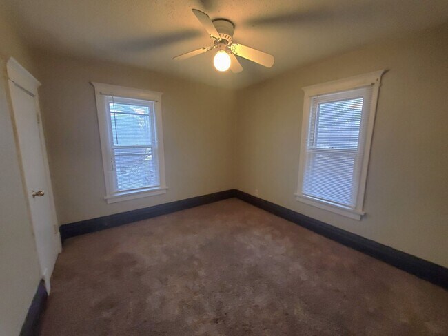 Building Photo - FOR RENT- 327 Webster- HUGE yard- pets ok!
