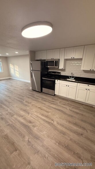 Building Photo - 27 Ridgewood Ln