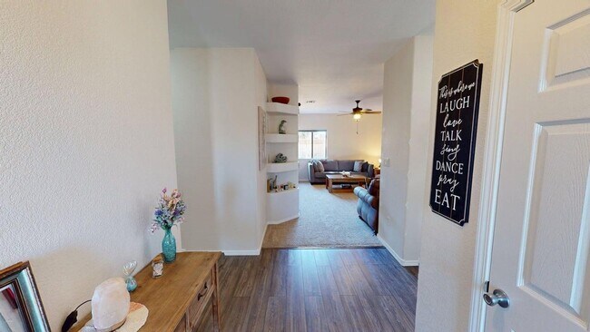 Building Photo - 3-Bedroom/2.5-Bathroom in Alamogordo, NM