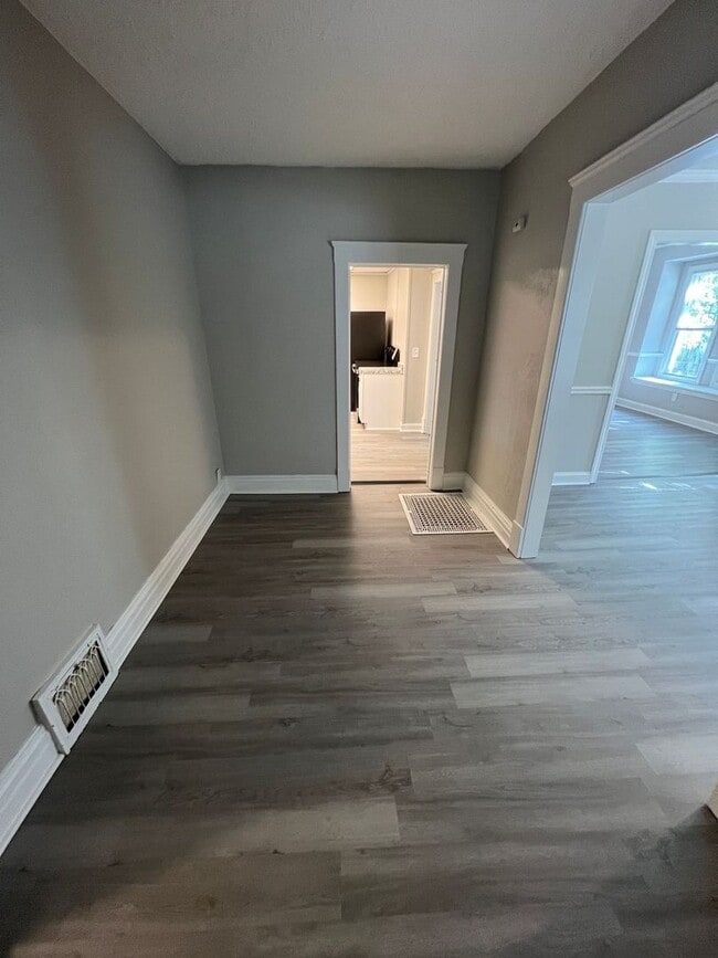 Building Photo - Completely Renovated 3 Bed / 2 Bath Home!