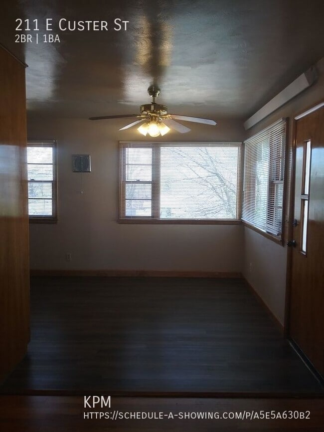 Building Photo - 211 E Custer St