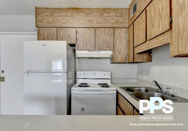 Building Photo - 1040 Sandtown Rd SW