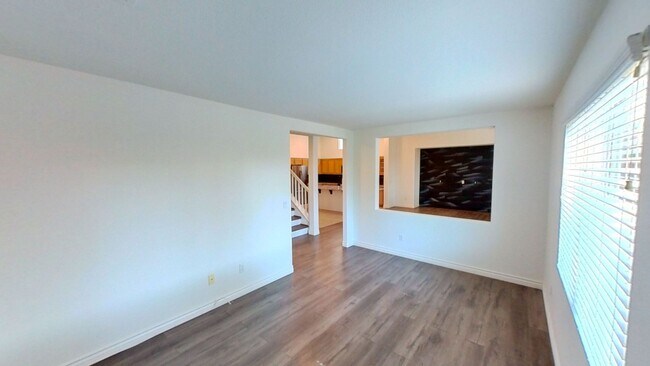 Building Photo - Spacious 4 Bedroom 3 Full Bathroom Home in...