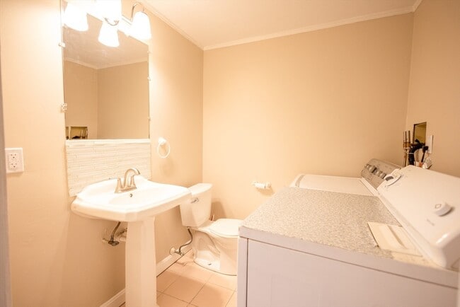 Building Photo - 5337 Washington St