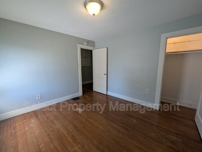 Building Photo - 2526 Hoagland Ave