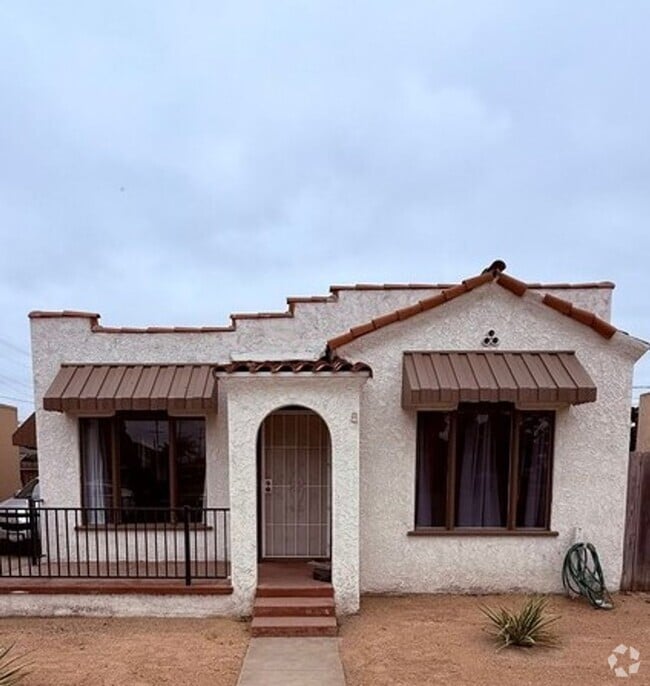 Building Photo - Charming 2 bedroom house with a yard