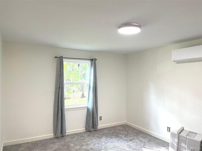 Building Photo - 14 Willow Bend