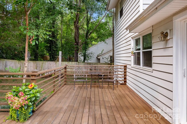 Building Photo - 8211 Park Vista Cir