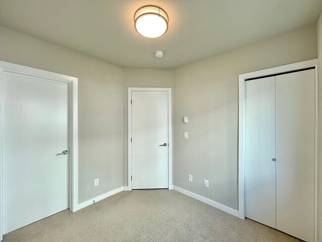 Building Photo - Great Townhome for rent