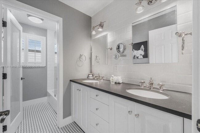 Building Photo - 5235 SW 171st Ave