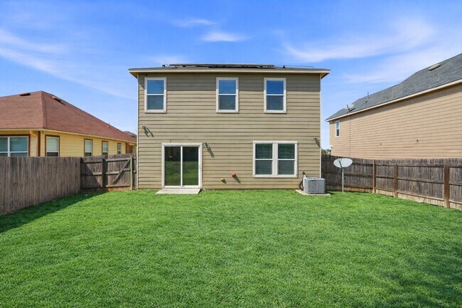 Building Photo - Spacious 4-Bedroom Home with Flexible Floor Plan in Growing West San Antonio