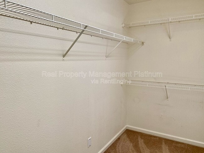 Building Photo - 6684 N Western Ave