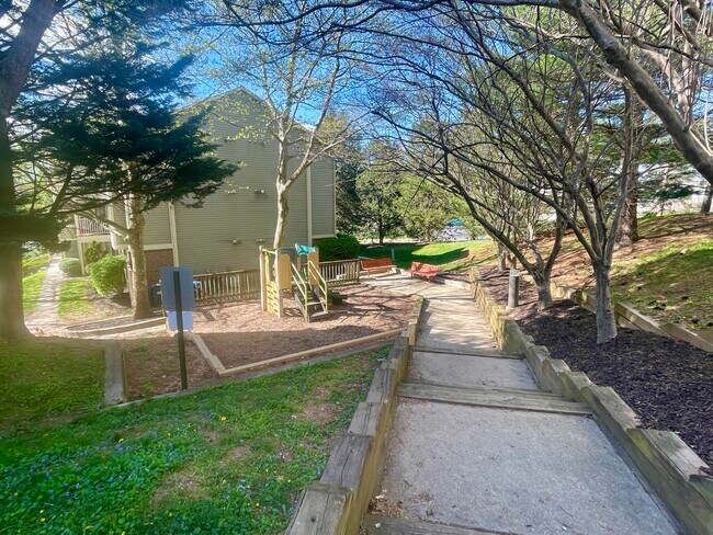 Building Photo - 13107 Briarcliff Ter