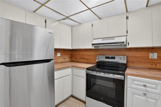 Building Photo - 7420 SW 59th Ave