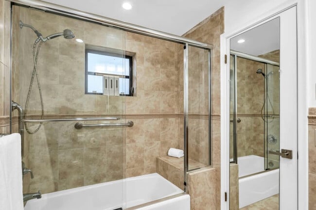 Building Photo - 1006 SE 6th St