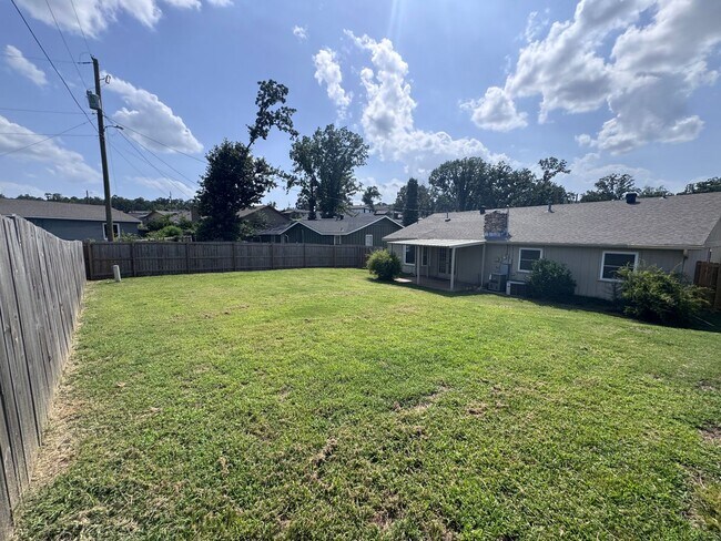 Building Photo - 1115 Briar Creek Rd