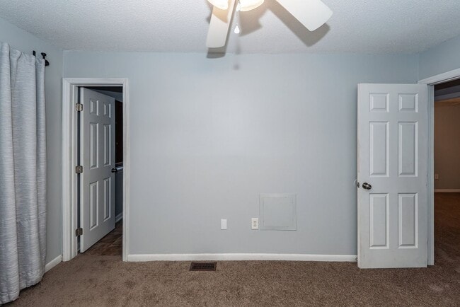 Building Photo - 3 Bedroom 2.5 Bath Condo in Parsonage Poin...