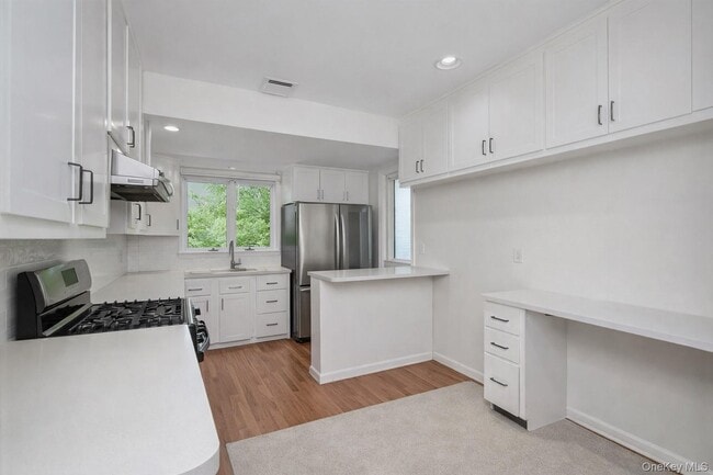 Building Photo - 6 Wildway