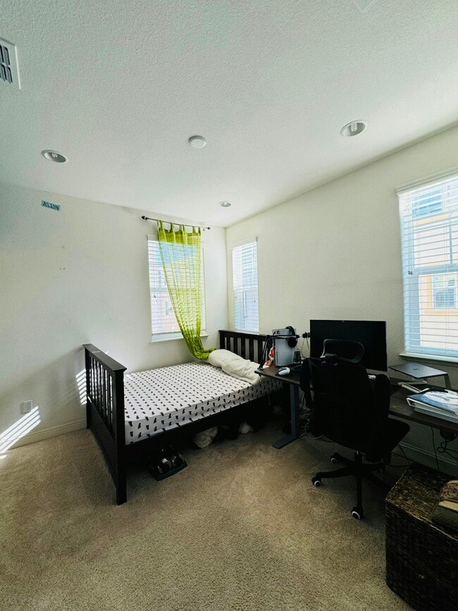 Building Photo - 3166 Vittoria Loop