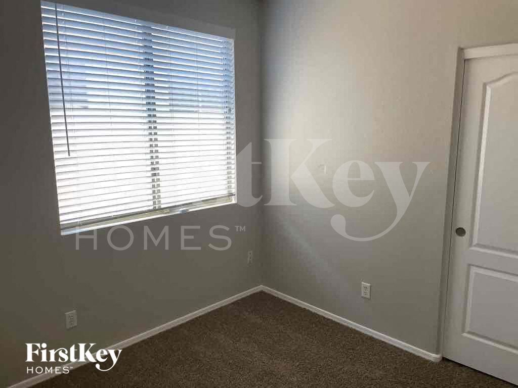 Building Photo - 18451 W Sunrise Dr