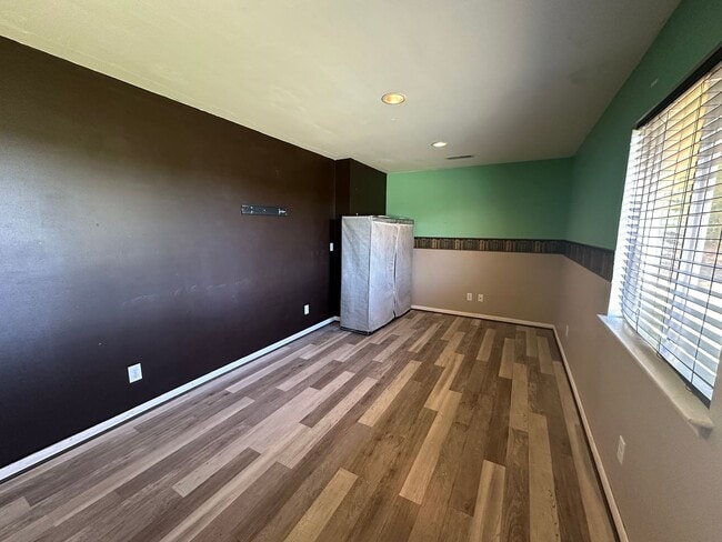 Building Photo - 3 Bedroom, 2 Bath Home in Golden Springs