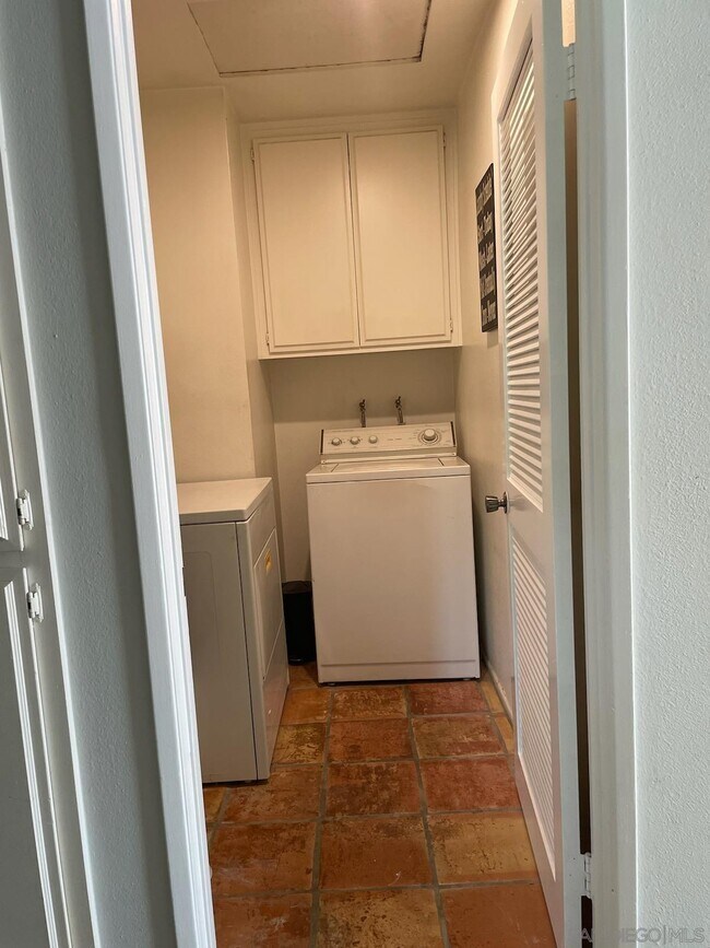 Building Photo - 608 Persimmon Way