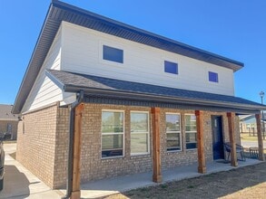 Building Photo - 2 Bed 2 Bath Home in Fayetteville!