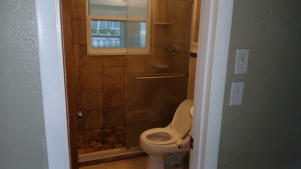 Main bathroom Canal view - 211 Sandy Cir